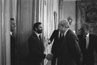 Il Presidente della Repubblica Francesco Cossiga incontra Franco Maria Malfatti, presidente dell'Associazione nazionale di amicizia italo-araba, con gli esponenti dell'Associazione