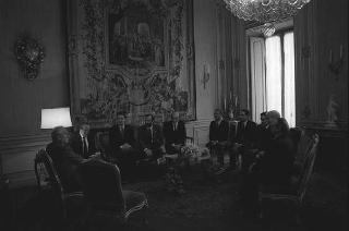 Il Presidente della Repubblica Francesco Cossiga incontra Franco Maria Malfatti, presidente dell'Associazione nazionale di amicizia italo-araba, con gli esponenti dell'Associazione