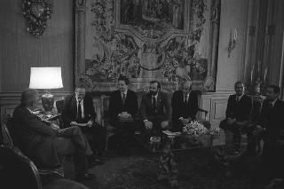 Il Presidente della Repubblica Francesco Cossiga incontra Franco Maria Malfatti, presidente dell'Associazione nazionale di amicizia italo-araba, con gli esponenti dell'Associazione