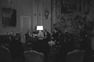Il Presidente della Repubblica Francesco Cossiga incontra Franco Maria Malfatti, presidente dell'Associazione nazionale di amicizia italo-araba, con gli esponenti dell'Associazione