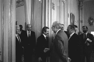 Il Presidente della Repubblica Francesco Cossiga incontra Franco Maria Malfatti, presidente dell'Associazione nazionale di amicizia italo-araba, con gli esponenti dell'Associazione