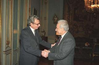 Il Presidente della Repubblica Francesco Cossiga riceve Andrea Cagiati, ambasciatore d'Italia presso la Santa Sede in visita di congedo