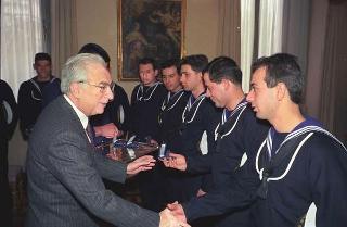 Incontro con una delegazione di allievi della Scuola sottufficiali della Marina militare di Taranto, in servizio di Guardia d'Onore al Palazzo del Quirinale