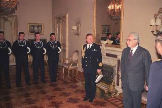 Incontro con una delegazione di allievi della Scuola sottufficiali della Marina militare di Taranto, in servizio di Guardia d'Onore al Palazzo del Quirinale
