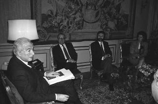 Incontro del Presidente della Repubblica Francesco Cossiga con Gian Carlo Ferretto, presidente della Fondazione "Il Campiello", con gli esponenti del Premio e Raffaele Nigro,vincitore dell'edizione del 1987