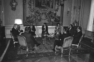 Incontro del Presidente della Repubblica Francesco Cossiga con Gian Carlo Ferretto, presidente della Fondazione "Il Campiello", con gli esponenti del Premio e Raffaele Nigro,vincitore dell'edizione del 1987