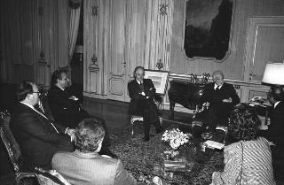 Incontro del Presidente della Repubblica Francesco Cossiga con Gian Carlo Ferretto, presidente della Fondazione "Il Campiello", con gli esponenti del Premio e Raffaele Nigro,vincitore dell'edizione del 1987