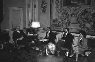 Incontro del Presidente della Repubblica Francesco Cossiga con Gian Carlo Ferretto, presidente della Fondazione "Il Campiello", con gli esponenti del Premio e Raffaele Nigro,vincitore dell'edizione del 1987