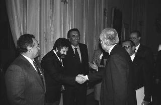 Incontro del Presidente della Repubblica Francesco Cossiga con Gian Carlo Ferretto, presidente della Fondazione "Il Campiello", con gli esponenti del Premio e Raffaele Nigro,vincitore dell'edizione del 1987