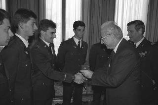 Incontro con una delegazione di allievi dell'Accademia Aeronautica di Pozzuoli, in servizio di Guardia d'Onore al Palazzo del Quirinale