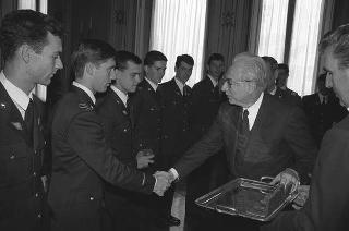 Incontro con una delegazione di allievi dell'Accademia Aeronautica di Pozzuoli, in servizio di Guardia d'Onore al Palazzo del Quirinale
