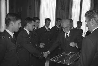 Incontro con una delegazione di allievi dell'Accademia Aeronautica di Pozzuoli, in servizio di Guardia d'Onore al Palazzo del Quirinale