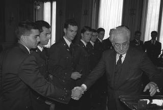 Incontro con una delegazione di allievi dell'Accademia Aeronautica di Pozzuoli, in servizio di Guardia d'Onore al Palazzo del Quirinale