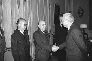 Incontro del Presidente della Repubblica Francesco Cossiga con NigroLev Tolkunov, presidente dell'Unione del Soviet Supremo dell'URSS, con una delegazione parlamentare, accompagnato dall'ambasciatore dell'URSS a Roma Nikolai M. Lunkov e da Luigi Franza, sottosegretario agli affari esteri