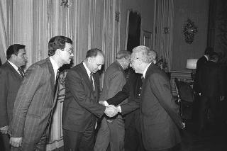 Incontro del Presidente della Repubblica Francesco Cossiga con NigroLev Tolkunov, presidente dell'Unione del Soviet Supremo dell'URSS, con una delegazione parlamentare, accompagnato dall'ambasciatore dell'URSS a Roma Nikolai M. Lunkov e da Luigi Franza, sottosegretario agli affari esteri