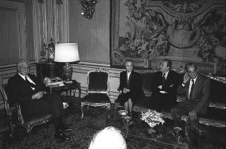 Incontro del Presidente della Repubblica Francesco Cossiga con Giorgio Tecce, preside della Facoltà di scienze matematiche fisiche e naturali dell'Università "La Sapienza" di Roma, con la professoressa Rita Levi Montalcini e François Jacob, in occasione del conferimento della laurea "honoris causa" in Scienze Biologiche ai due Premi Nobel