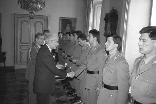 Incontro con una delegazione di allievi della Scuola sottufficiali della Guardia di Finanza, in servizio di Guardia d'Onore al Palazzo del Quirinale