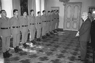 Incontro con una delegazione di allievi della Scuola sottufficiali della Guardia di Finanza, in servizio di Guardia d'Onore al Palazzo del Quirinale