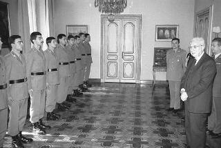 Incontro con una delegazione di allievi della Scuola sottufficiali della Guardia di Finanza, in servizio di Guardia d'Onore al Palazzo del Quirinale
