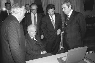 Alessandro Alberigi Quaranta, presidente della Società finanziaria per i sistemi informativi (FINSIEL), con Pietro Imperia, vice presidente, e Vittorio Salvati, amministratore delegato