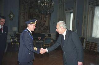 Il Presidente della Repubblica Francesco Cossiga riceve il Generale di Squadra Aerea Corrado Melillo, nuovo direttore dell'International Military Staff di Bruxelles