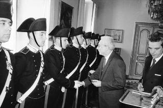 Incontro con una delegazione di allievi della Scuola sottufficiali dei Carabinieri, in servizio di Guardia d'Onore al Palazzo del Quirinale