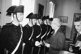 Incontro con una delegazione di allievi della Scuola sottufficiali dei Carabinieri, in servizio di Guardia d'Onore al Palazzo del Quirinale