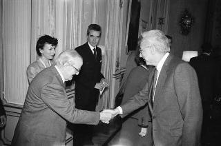 Incontro con una delegazione dell'Accademia nazionale di San Luca, per la consegna del Premio &quot;Presidente della Repubblica&quot; 1987 all'arch. Gianni Accasto