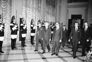 Colloquio e successiva colazione con il Presidente della Repubblica Federale di Germania von Weizsacker e signora