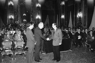 Incontro del Presidente della Repubblica Francesco Cossiga con Franco Carraro, ministro del turismo e dello spettacolo, con Gian Luigi Rondi, presidente dell'Ente David di Donatello, la giuria e i vincitori del Premio David di Donatello per il 1988