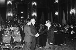 Incontro del Presidente della Repubblica Francesco Cossiga con Franco Carraro, ministro del turismo e dello spettacolo, con Gian Luigi Rondi, presidente dell'Ente David di Donatello, la giuria e i vincitori del Premio David di Donatello per il 1988