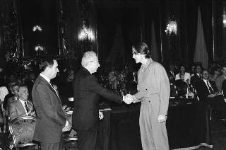 Incontro del Presidente della Repubblica Francesco Cossiga con Franco Carraro, ministro del turismo e dello spettacolo, con Gian Luigi Rondi, presidente dell'Ente David di Donatello, la giuria e i vincitori del Premio David di Donatello per il 1988