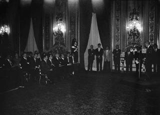 Incontro del Presidente della Repubblica Francesco Cossiga con Franco Carraro, ministro del turismo e dello spettacolo, con Gian Luigi Rondi, presidente dell'Ente David di Donatello, la giuria e i vincitori del Premio David di Donatello per il 1988