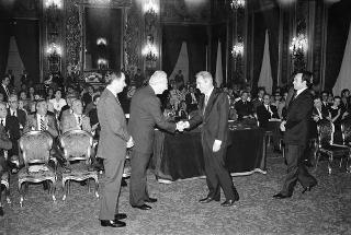 Incontro del Presidente della Repubblica Francesco Cossiga con Franco Carraro, ministro del turismo e dello spettacolo, con Gian Luigi Rondi, presidente dell'Ente David di Donatello, la giuria e i vincitori del Premio David di Donatello per il 1988