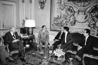 Il Presidente della Repubblica Francesco Cossiga incontra Mario Pendinelli, direttore de &quot;Il Messaggero&quot;, con alcuni giornalisti cinesi