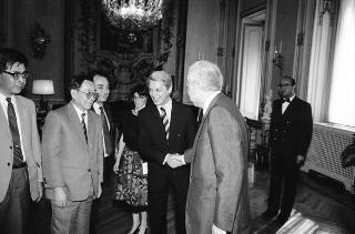Il Presidente della Repubblica Francesco Cossiga incontra Mario Pendinelli, direttore de &quot;Il Messaggero&quot;, con alcuni giornalisti cinesi