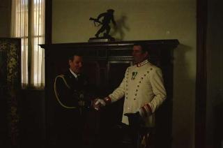 Il Presidente della Repubblica Francesco Cossiga saluta il Maresciallo Aronne Gervasi
