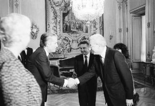 Incontro del Presidente della Repubblica Francesco Cossiga con il Ministro degli Affari Esteri della Repubblica Algerina Democratica e Popolare, Ahmed Taleb Ibrahini, ministro degli affari esteri di Algeria