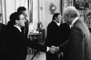 Il Presidente della Repubblica Francesco Cossiga incontra Cosimo Damiano Fonseca, rettore dell'Università degli studi della Basilicata, con un gruppo di laureati e i componenti del Senato Accademico dell'Ateneo