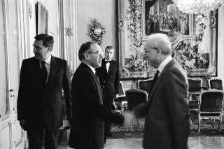 Il Presidente della Repubblica Francesco Cossiga incontra Cosimo Damiano Fonseca, rettore dell'Università degli studi della Basilicata, con un gruppo di laureati e i componenti del Senato Accademico dell'Ateneo