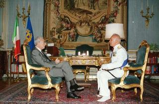 Il Presidente della Repubblica Francesco Cossiga riceve l'Ammiraglio di Squadra Giulio Benini per la visita di congedo