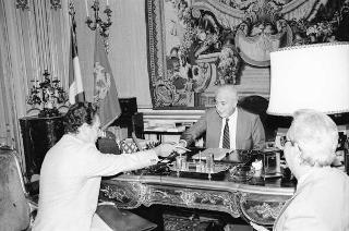 Il Presidente della Repubblica Francesco Cossiga incontra Horst Schlitter, corrispondente a Roma del "Frankfurter Rundschau"