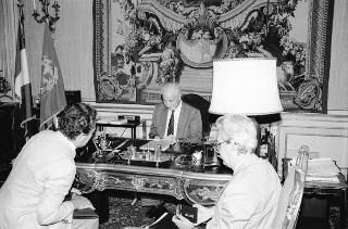 Il Presidente della Repubblica Francesco Cossiga incontra Horst Schlitter, corrispondente a Roma del "Frankfurter Rundschau"