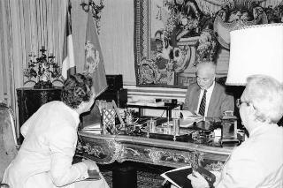 Il Presidente della Repubblica Francesco Cossiga incontra Horst Schlitter, corrispondente a Roma del "Frankfurter Rundschau"