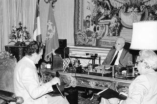 Il Presidente della Repubblica Francesco Cossiga incontra Horst Schlitter, corrispondente a Roma del "Frankfurter Rundschau"