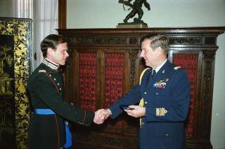 Il Presidente della Repubblica Francesco Cossiga riceve la visita del Capitano Paolo Galvaligi