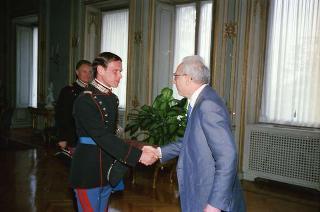 Il Presidente della Repubblica Francesco Cossiga riceve la visita del Capitano Paolo Galvaligi