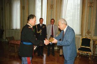 Udienza privata del Presidente della Repubblica Francesco Cossiga con l'Ammiraglio di Squadra Sergio  Majoli,  Capo Stato di Maggiore della  Marina  con l'Ammiraglio di Divisione Angelo Mariani
