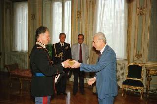 Udienza privata del Presidente della Repubblica Francesco Cossiga con l'Ammiraglio di Squadra Sergio  Majoli,  Capo Stato di Maggiore della  Marina  con l'Ammiraglio di Divisione Angelo Mariani