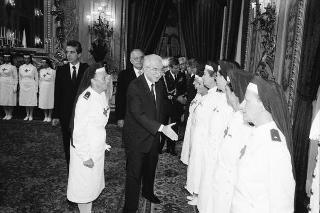 Il Presidente della Repubblica Francesco Cossiga riceve in udienza la Signora Carla Pulcinelli Cossu, ispettrice nazionale del Corpo delle infermiere volontarie della Croce Rossa Italiana, con Vittorino Carra, commissario straordinario della CRI